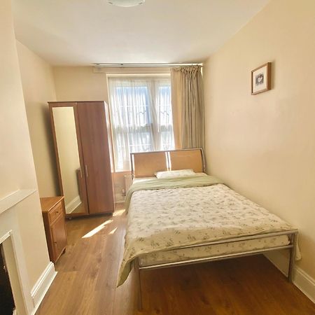Separate Rooms By The Thames London Luaran gambar